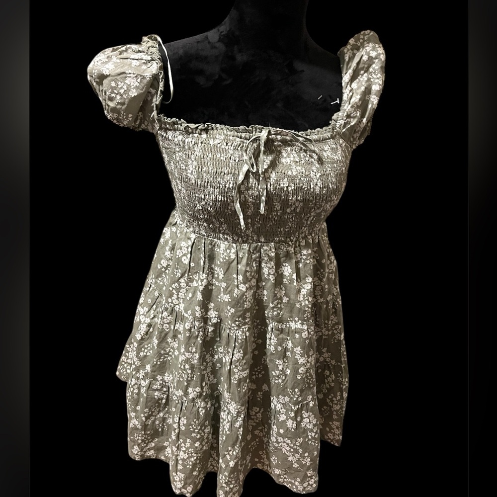 Garage Floral Smocked Dress Women’s Petite Small